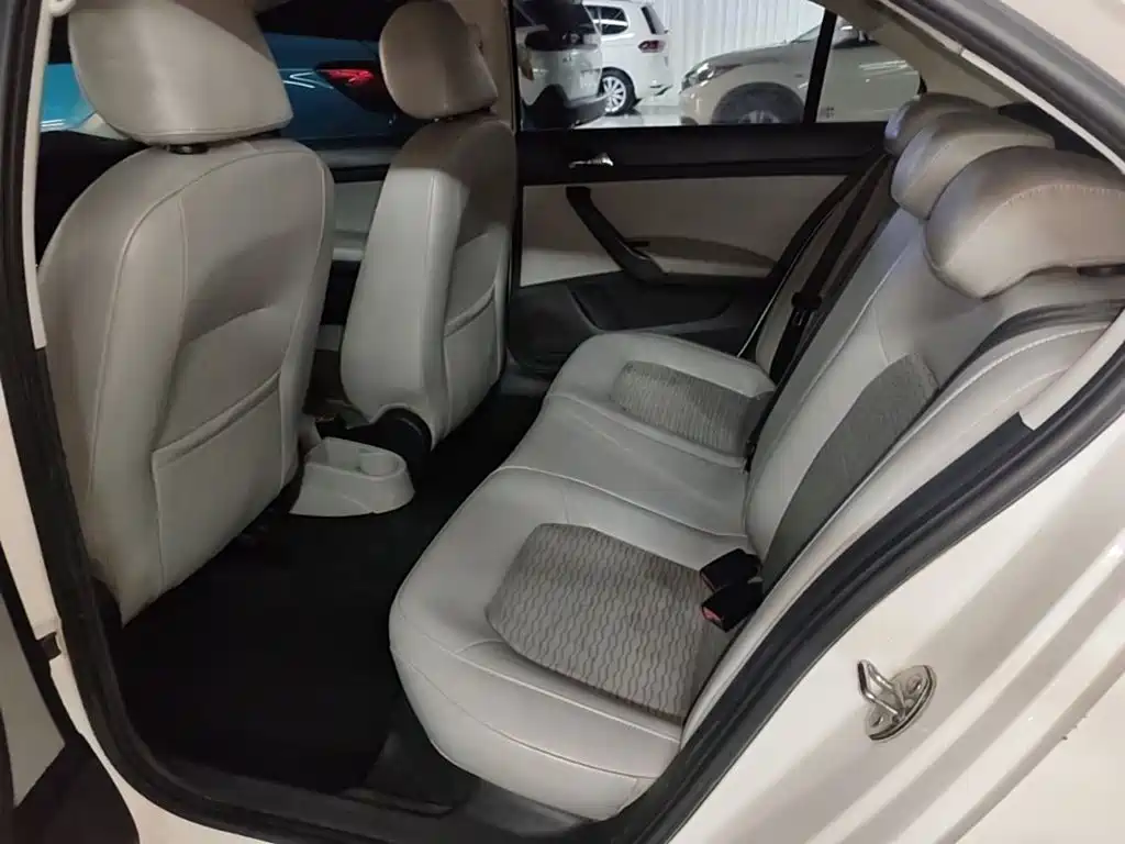 Skoda Rapid 2016 — фото 17