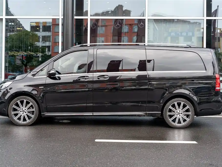 Mercedes-Benz V-Class 2023 — фото 4