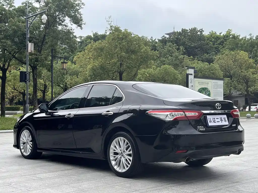 Toyota Camry 2018 — фото 9