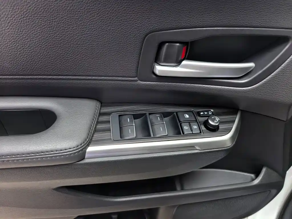 Toyota Sienna 2023 — фото 17