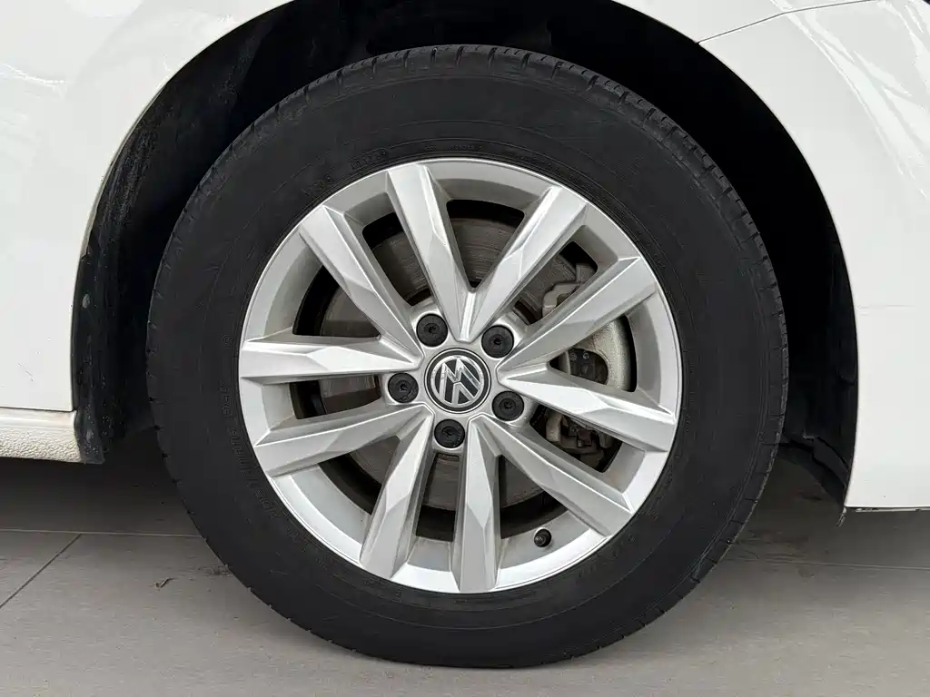 Volkswagen Touran 2019 — фото 16