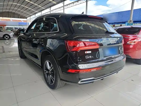 Audi Q5L 2021