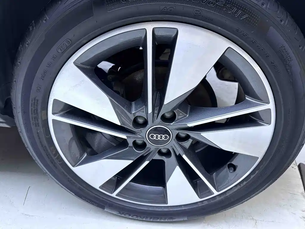 Audi Q2L 2021 — фото 21