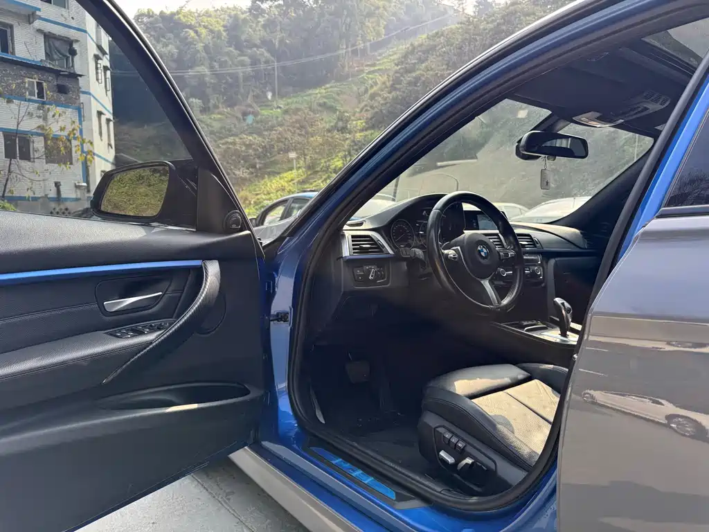 BMW 3 Series 2019 — фото 13