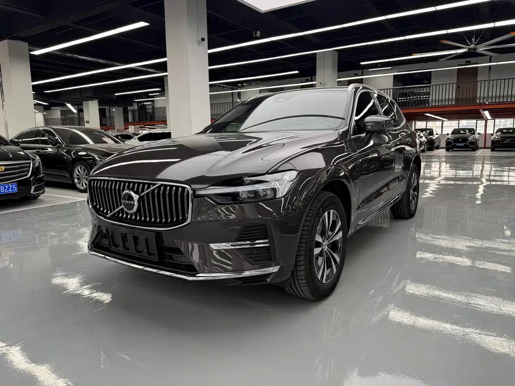Volvo XC60 2025 — фото 1