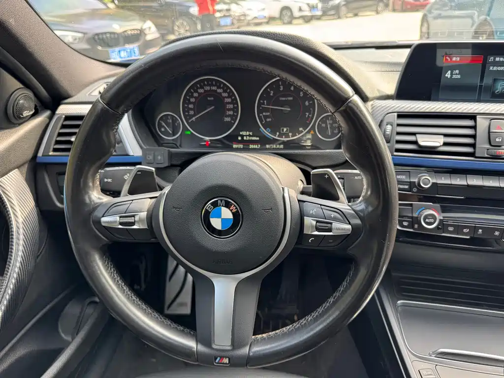 BMW 3 Series 2019 — фото 26