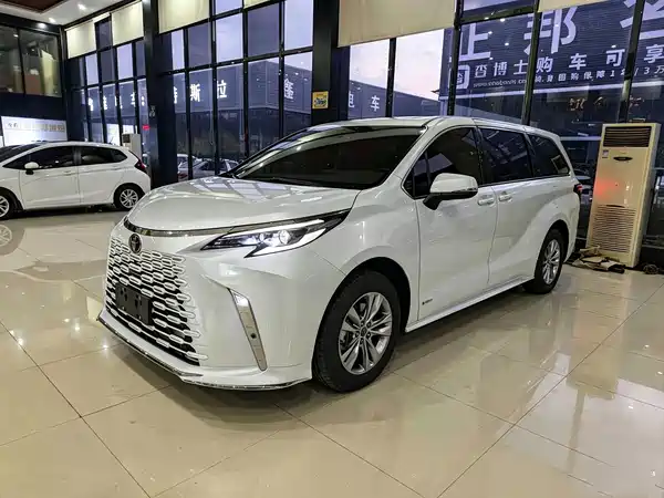 Toyota Sienna 2025