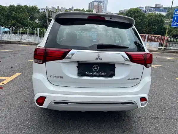 Mitsubishi Outlander 2023