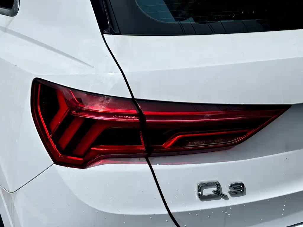 Audi Q3 2020 — фото 10