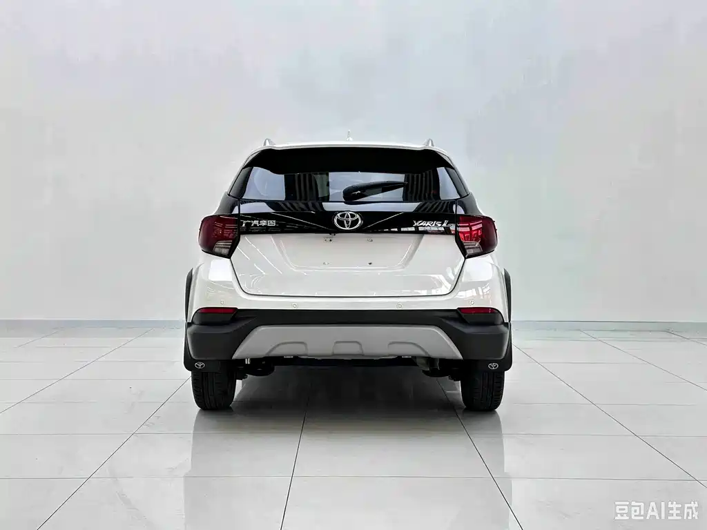 Toyota Yaris L 2024 — фото 2