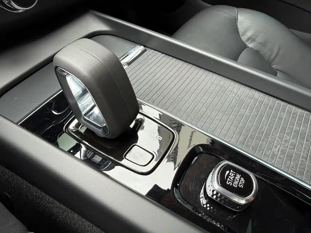 Volvo XC60 2021 — фото 21