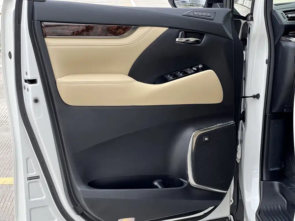 Toyota Alphard 2019 — фото 14