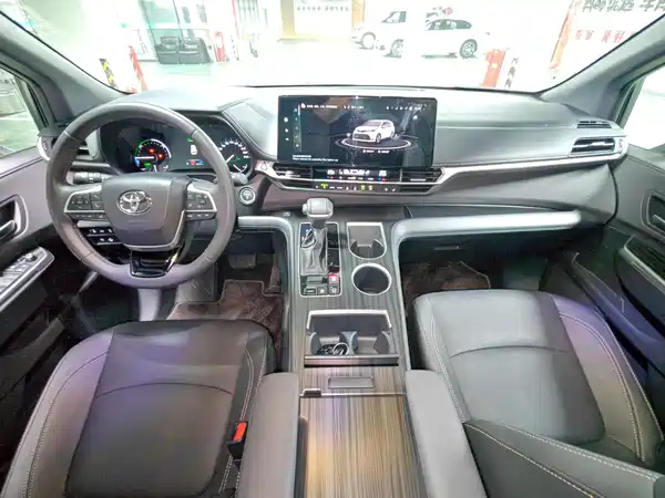 Toyota Sienna 2025