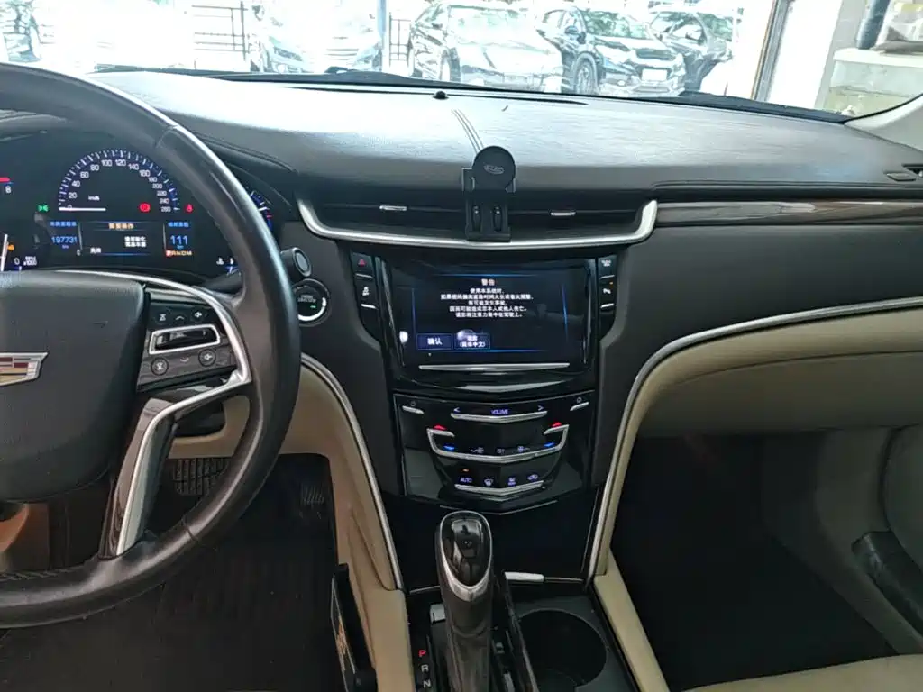 Cadillac XTS 2016 — фото 13