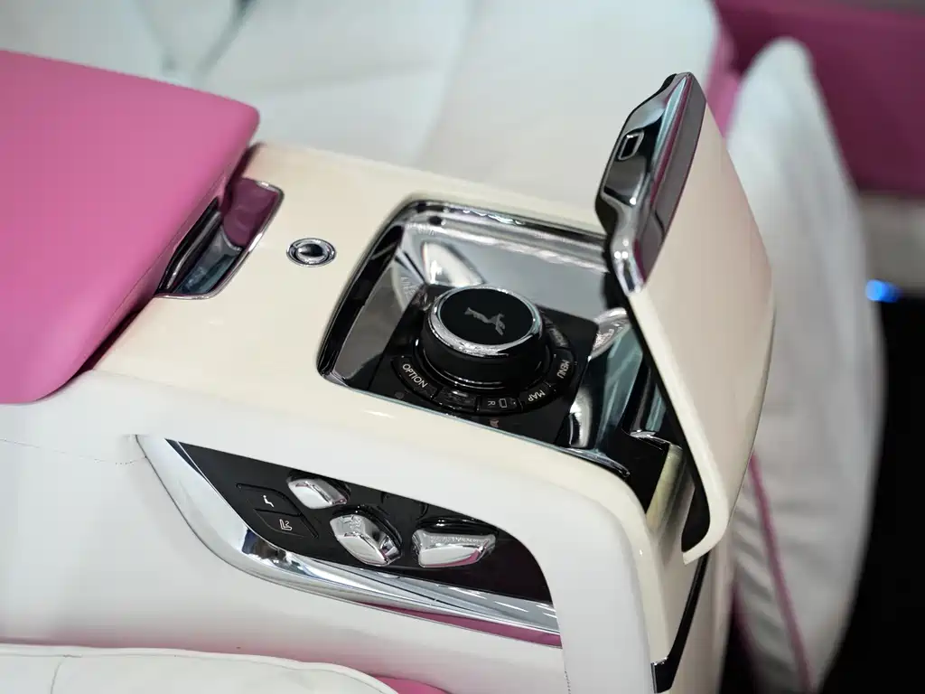 Rolls-Royce Phantom 2021 — фото 14