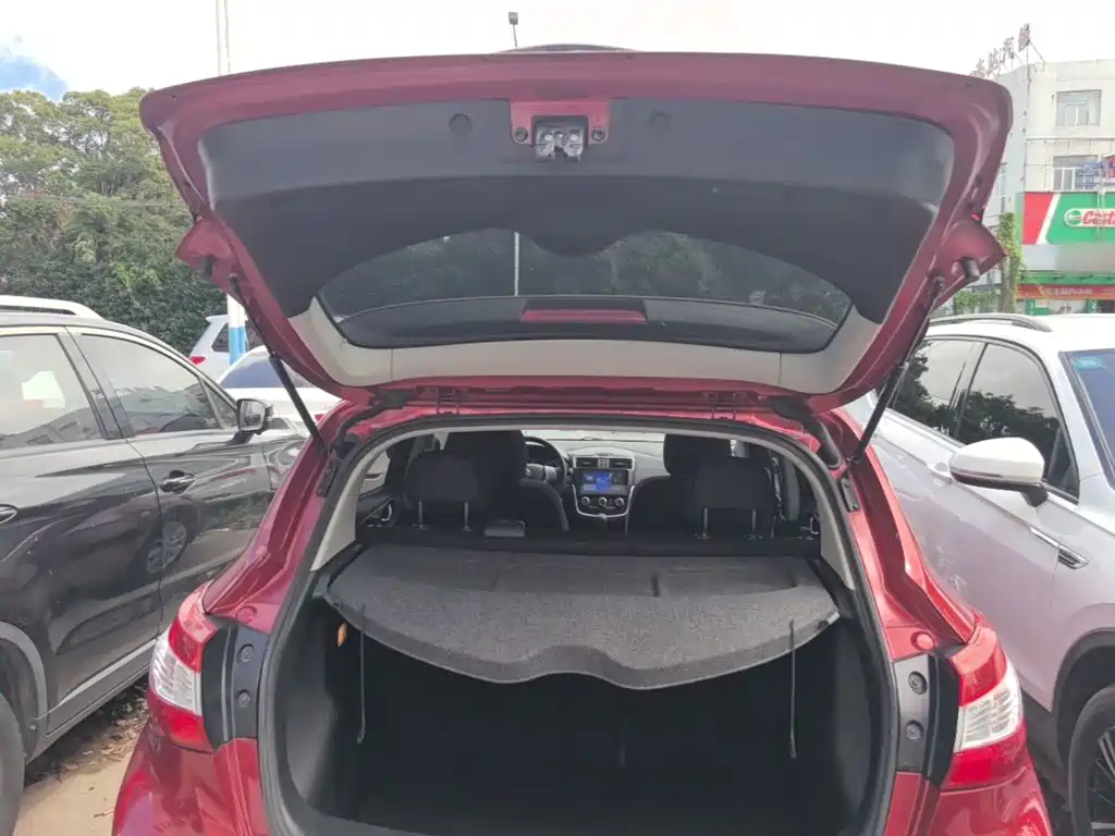 Nissan Tiida 2017 — фото 19
