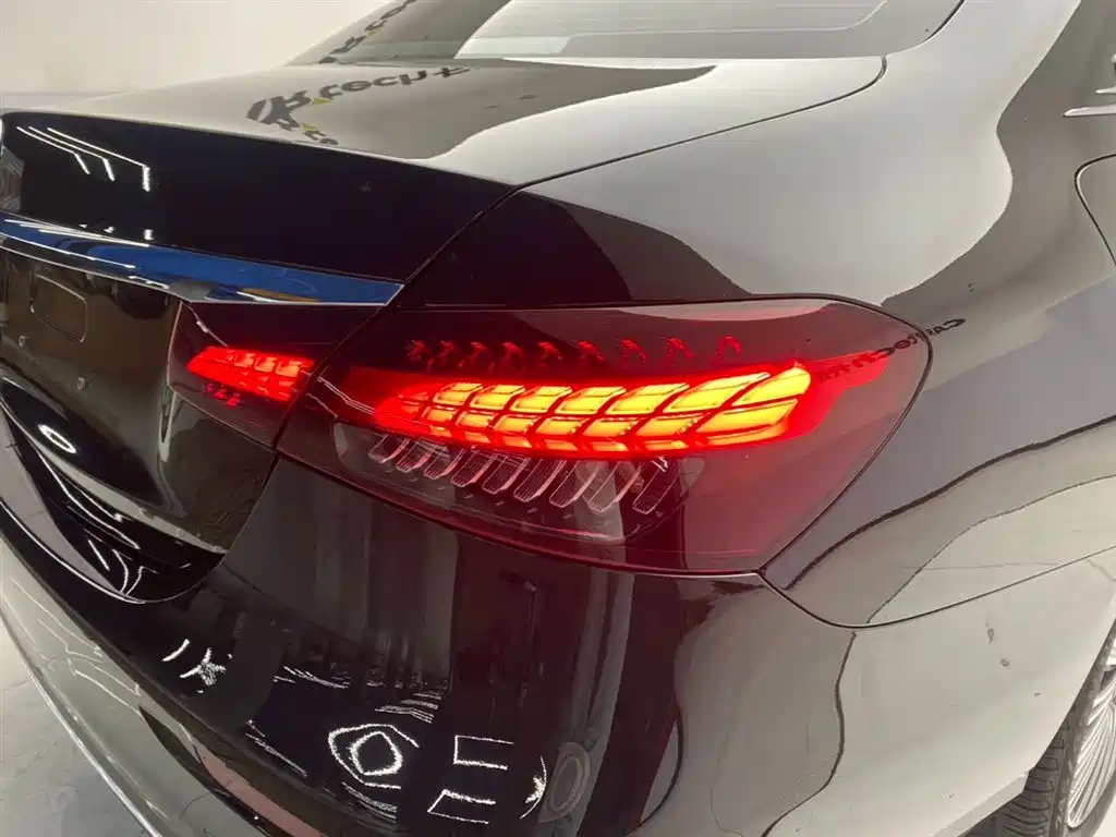Mercedes-Benz E-Class 2023 — фото 10