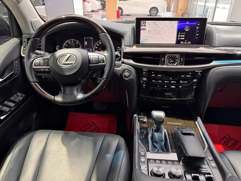 Lexus LX 2017 — фото 19