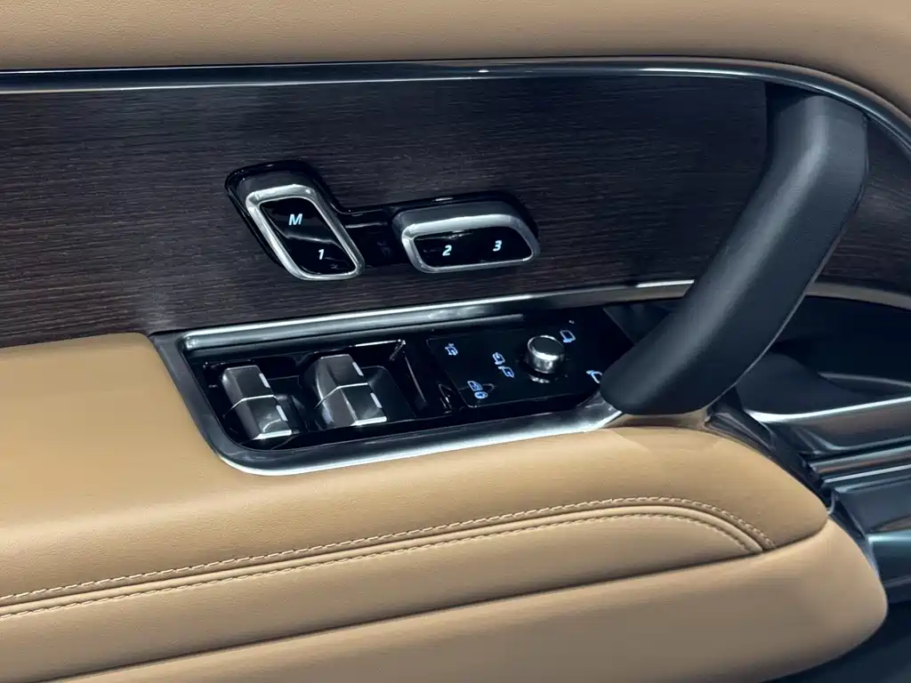 Land Rover Range Rover 2025 — фото 13