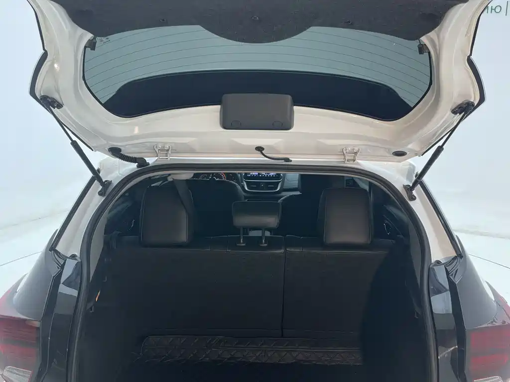 Toyota Yaris L 2023 — фото 12
