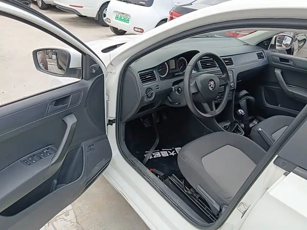 Skoda Rapid 2018 — фото 16
