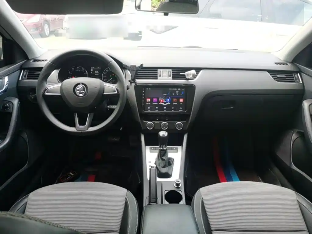 Skoda Octavia 2017 — фото 10