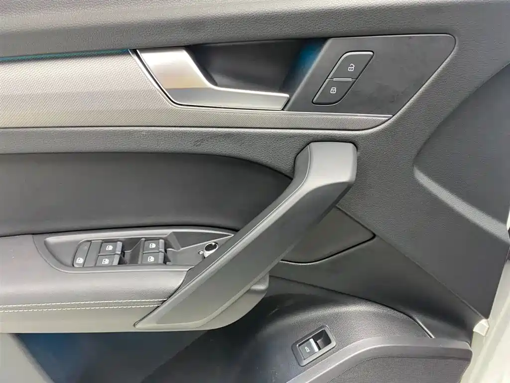 Audi Q5L 2021 — фото 27