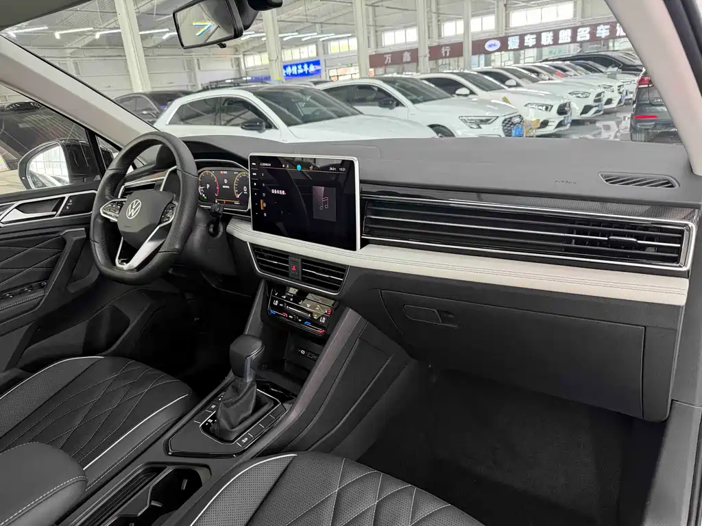 Volkswagen Tiguan L 2023 — фото 19
