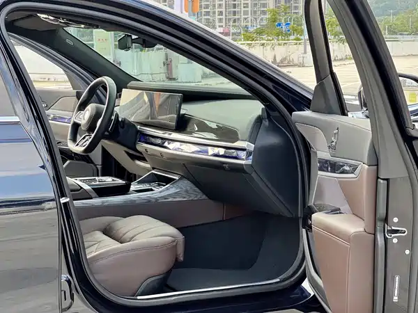 BMW 7 Series 2024