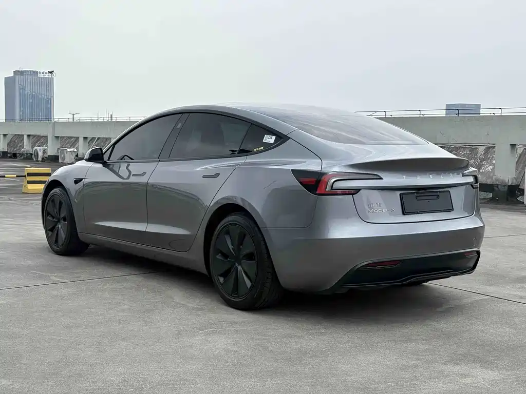 Tesla Model 3 2025 — фото 6