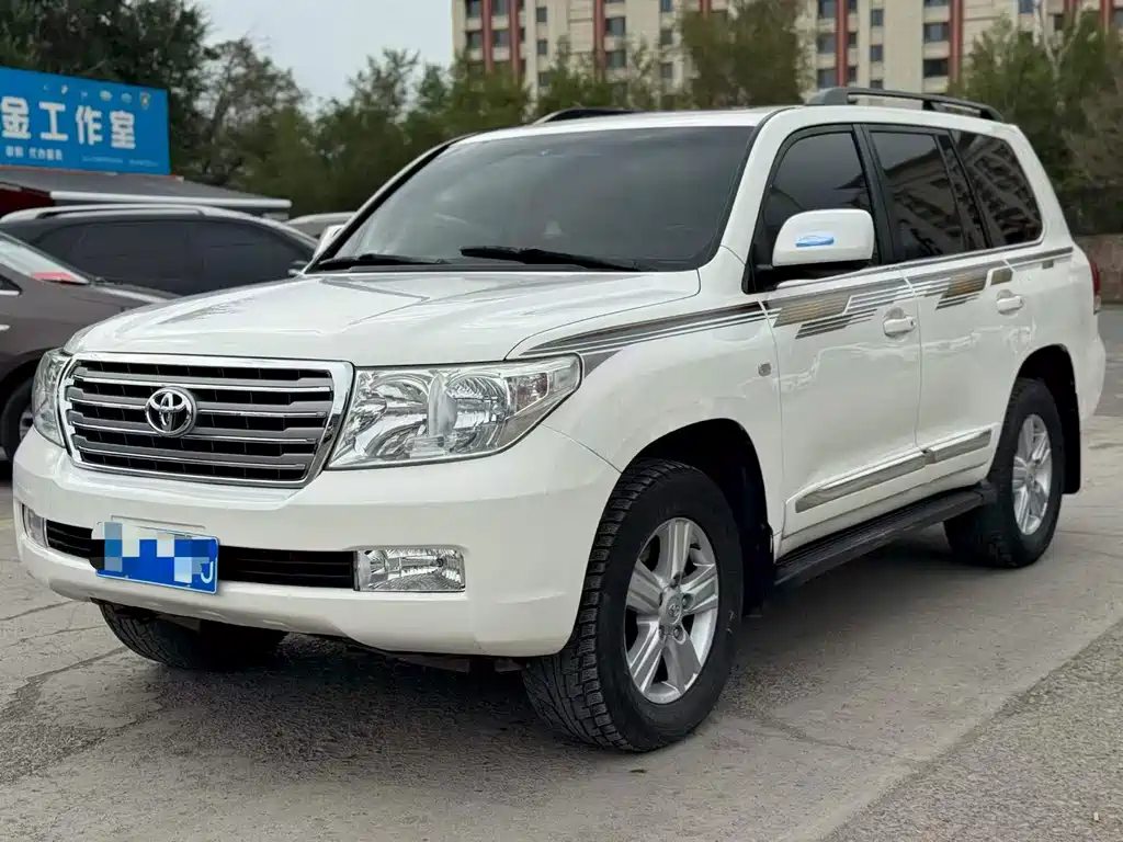Toyota Land Cruiser 2011 — фото 1