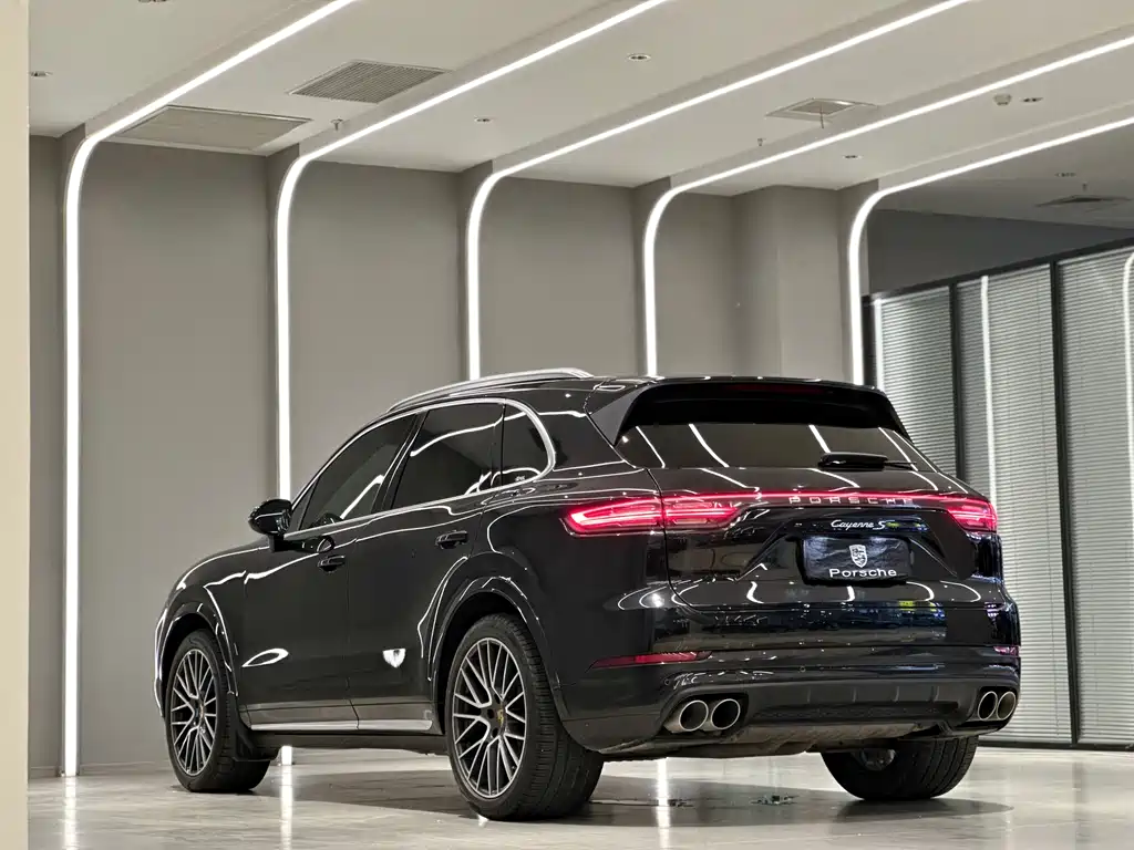 Porsche Cayenne 2021 — фото 11