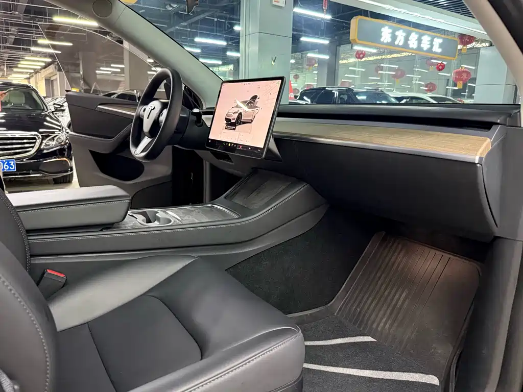 Tesla Model Y 2023 — фото 12