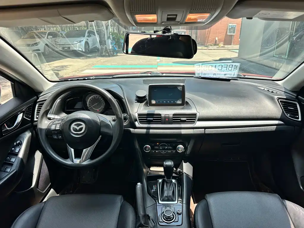 Mazda 3 Axela 2015