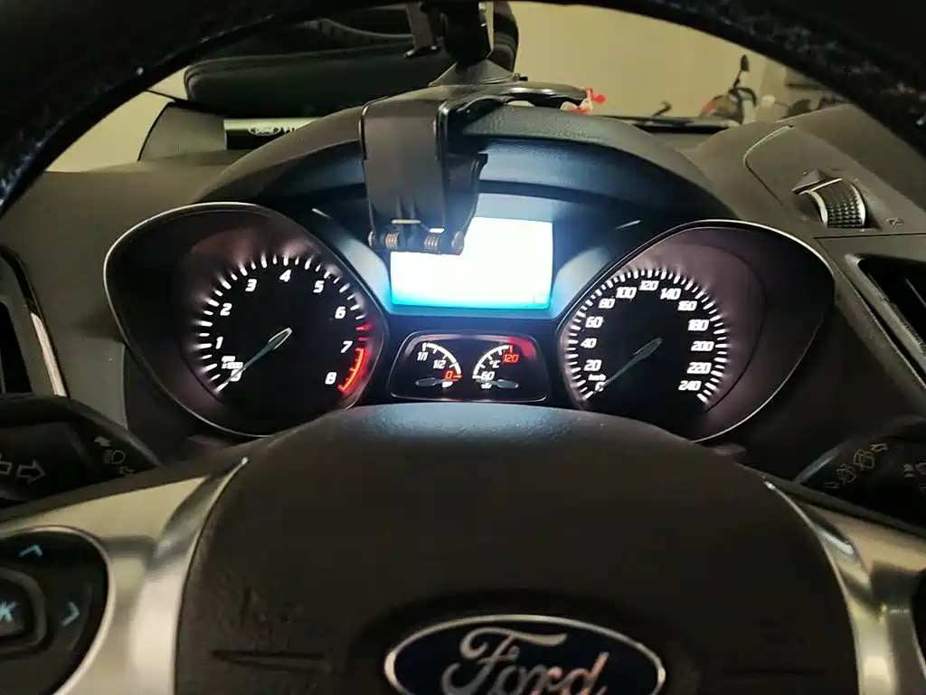 Ford Kuga 2015 — фото 8