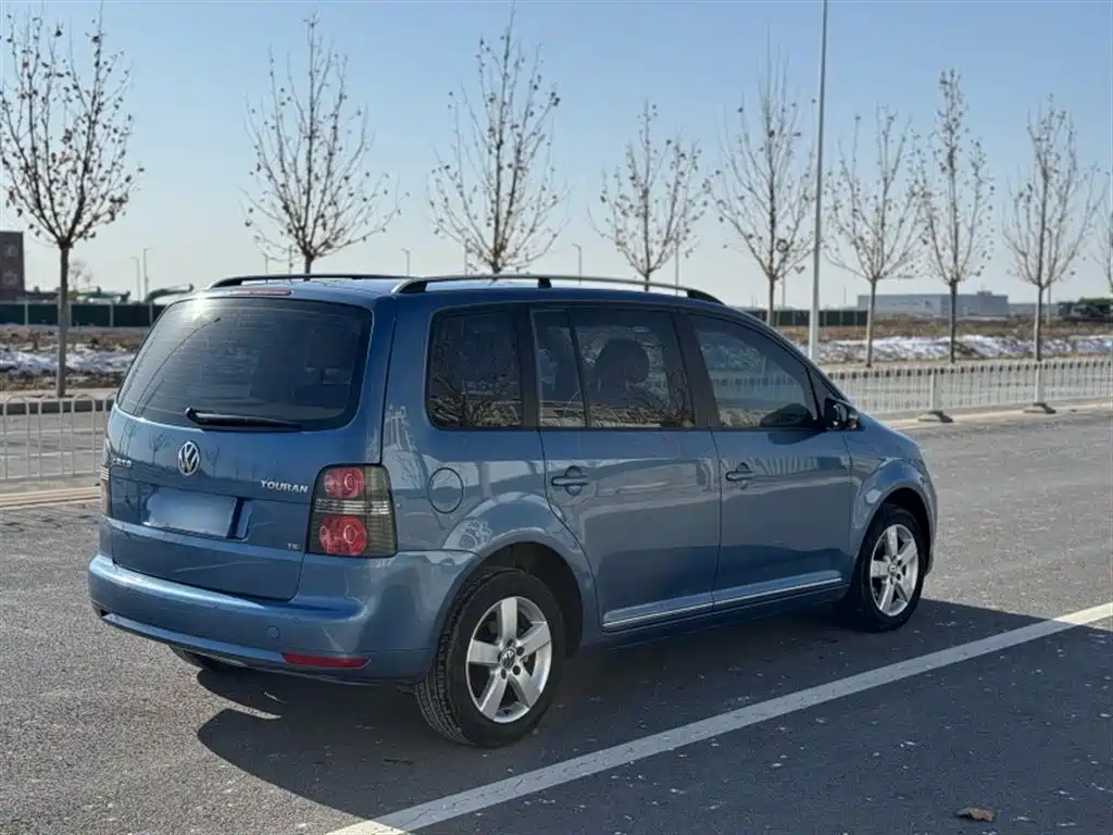 Volkswagen Touran 2015 — фото 27