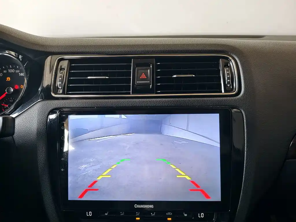 Volkswagen Sagitar 2016