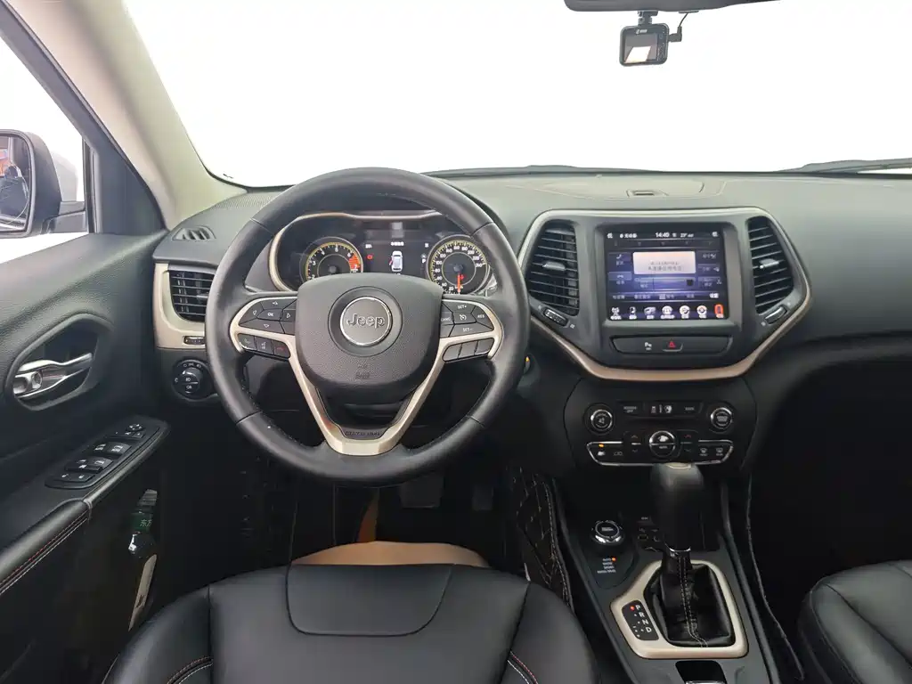 Jeep Cherokee 2016 — фото 22