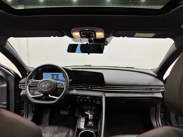 Hyundai Elantra 2022
