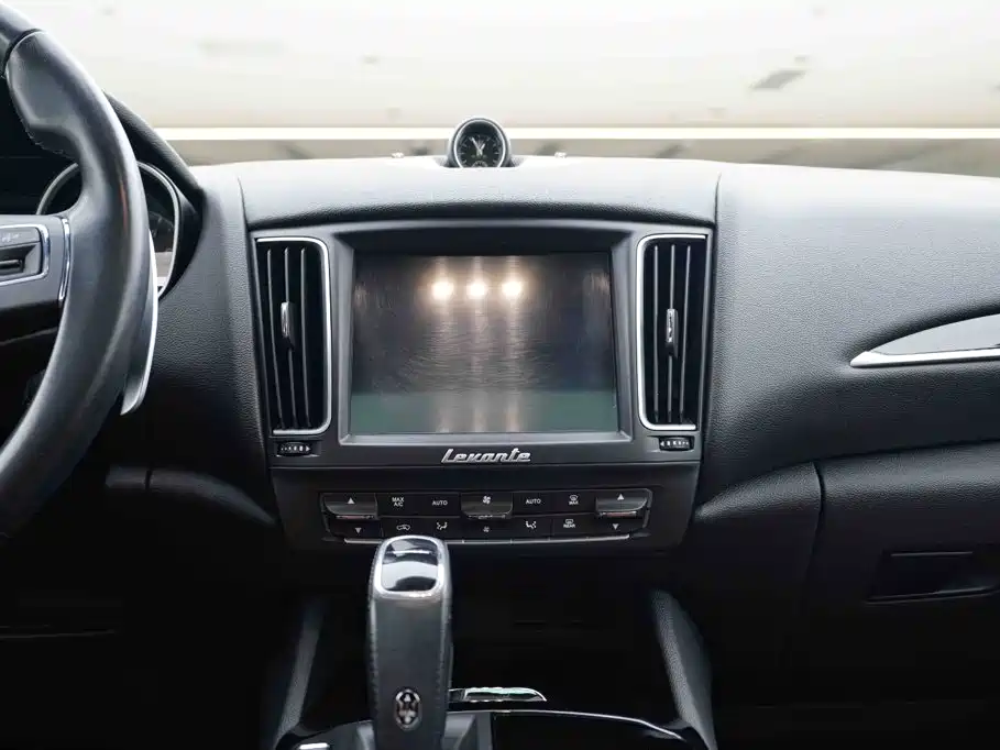 Maserati Levante 2020 — фото 24