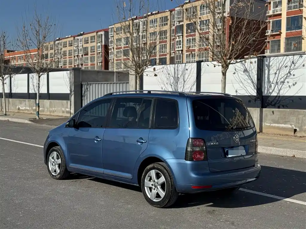 Volkswagen Touran 2015 — фото 26