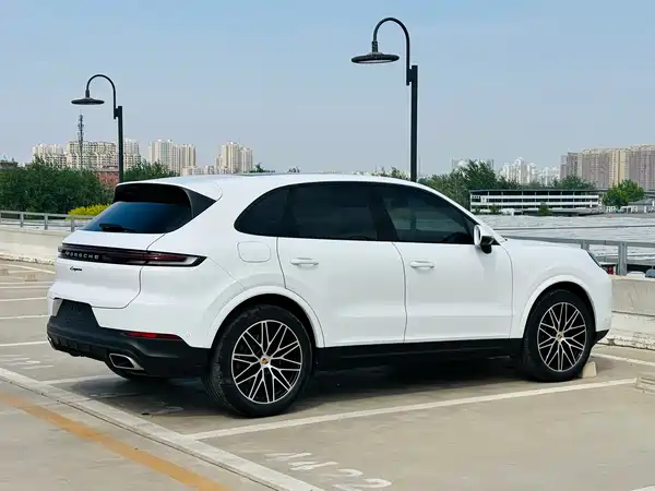 Porsche Cayenne 2024