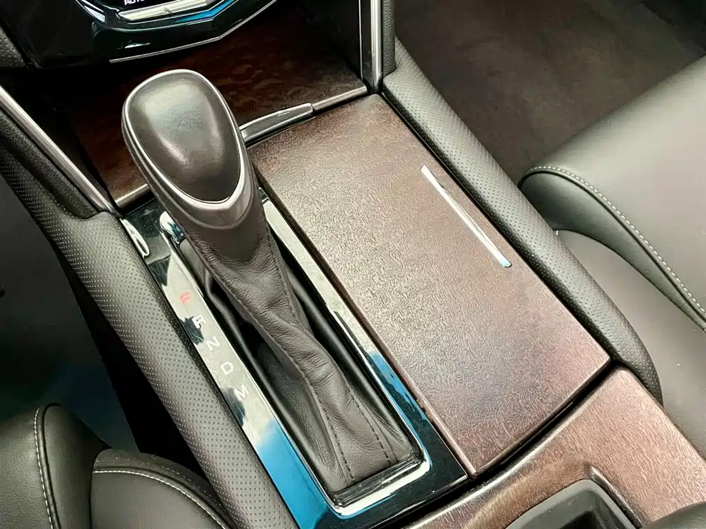 Cadillac XTS 2019 — фото 11