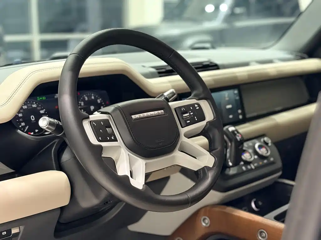 Land Rover Defender 2021 — фото 11