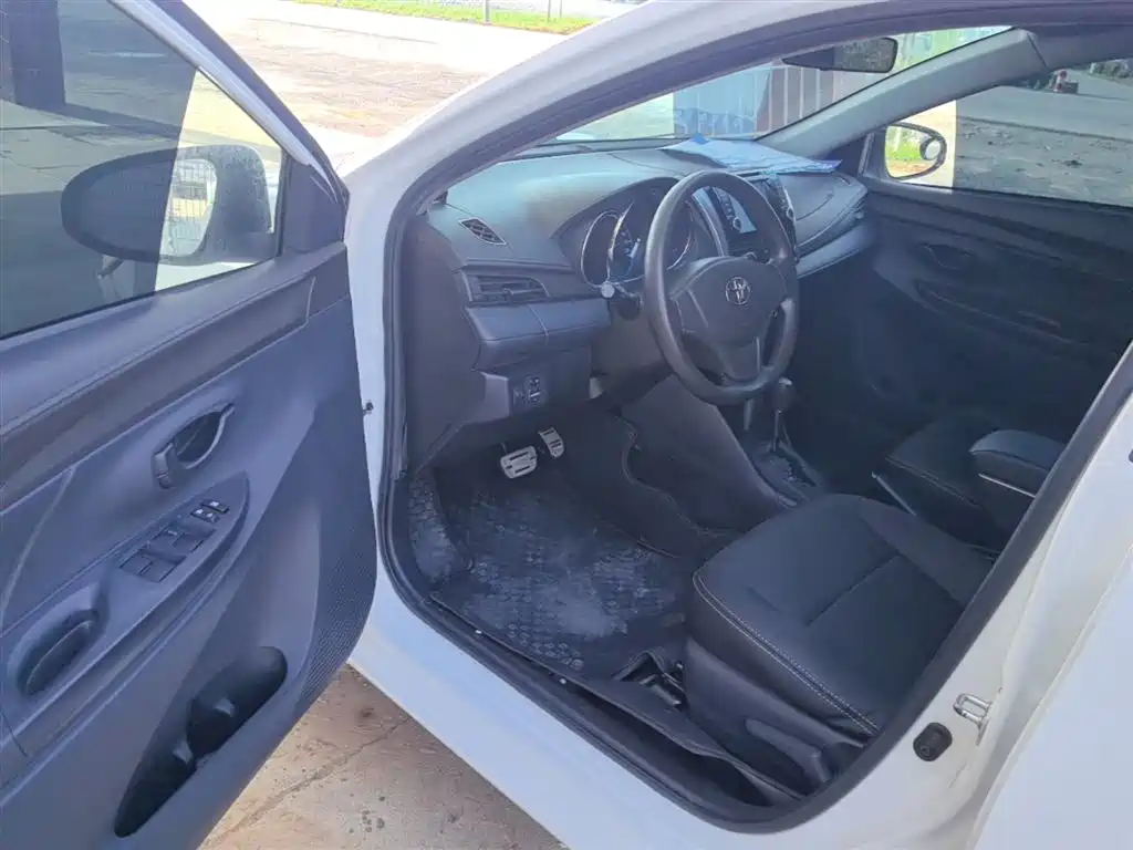 Toyota Vios 2015 — фото 16