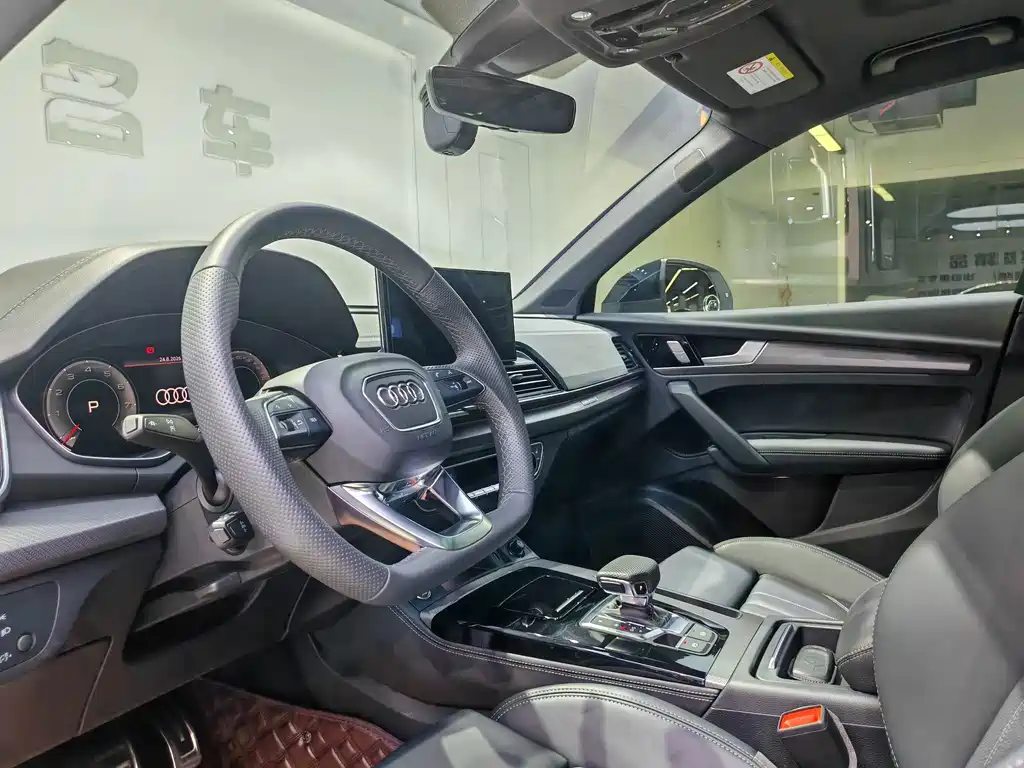 Audi Q5L 2025 — фото 10