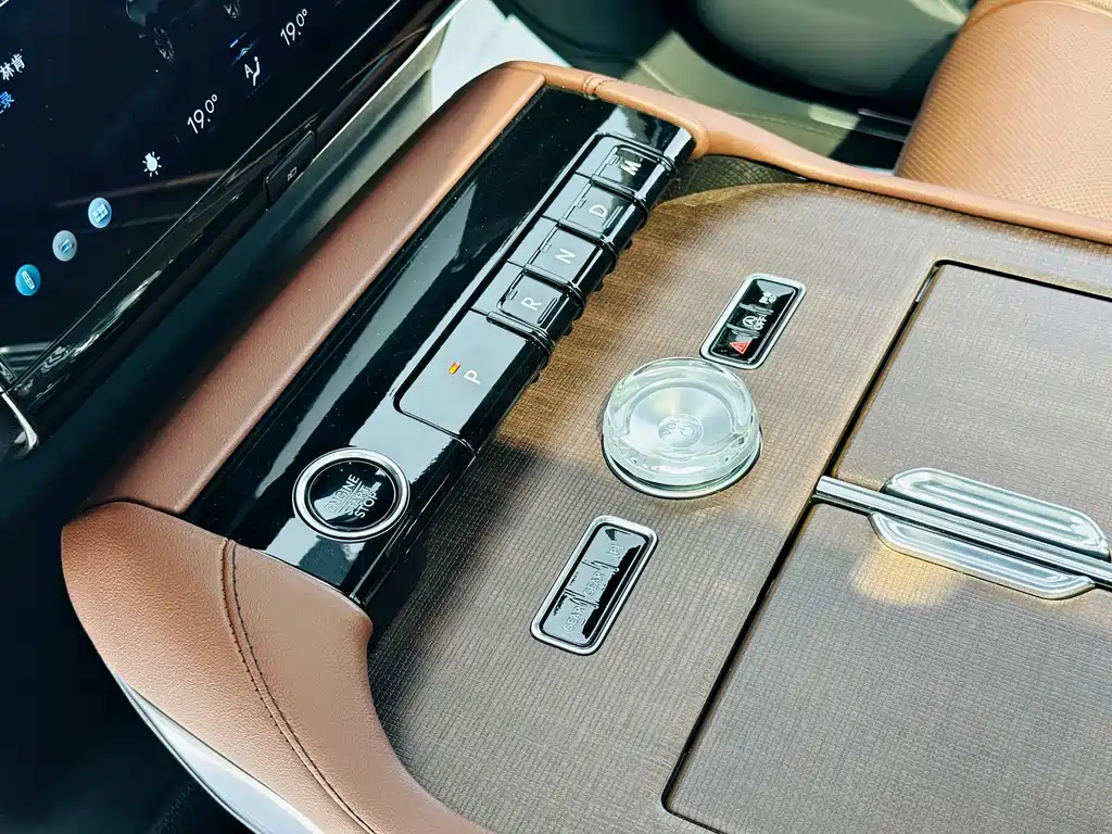 Lincoln Navigator 2025 — фото 18