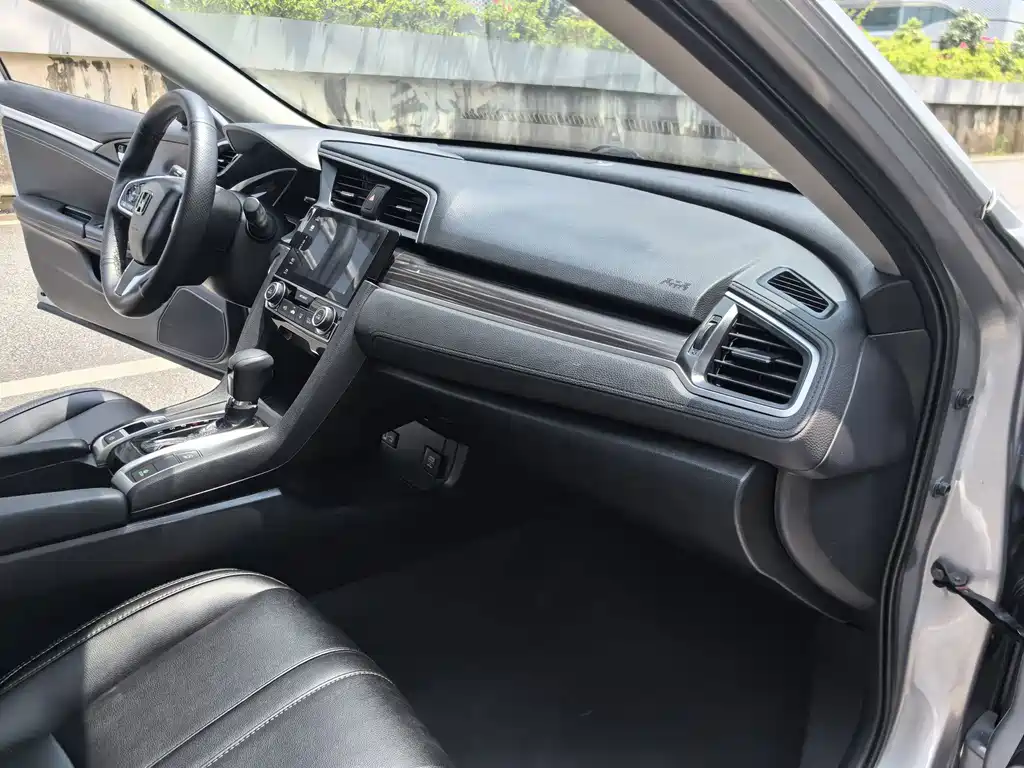 Honda Civic 2020 — фото 18
