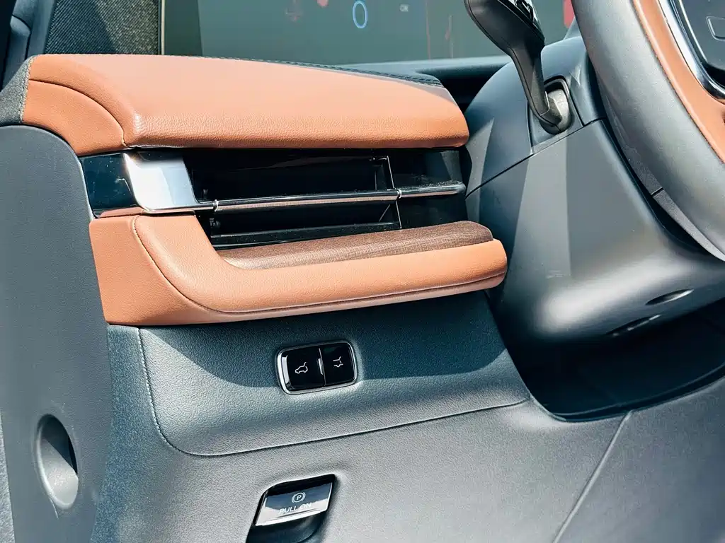 Lincoln Navigator 2025 — фото 16