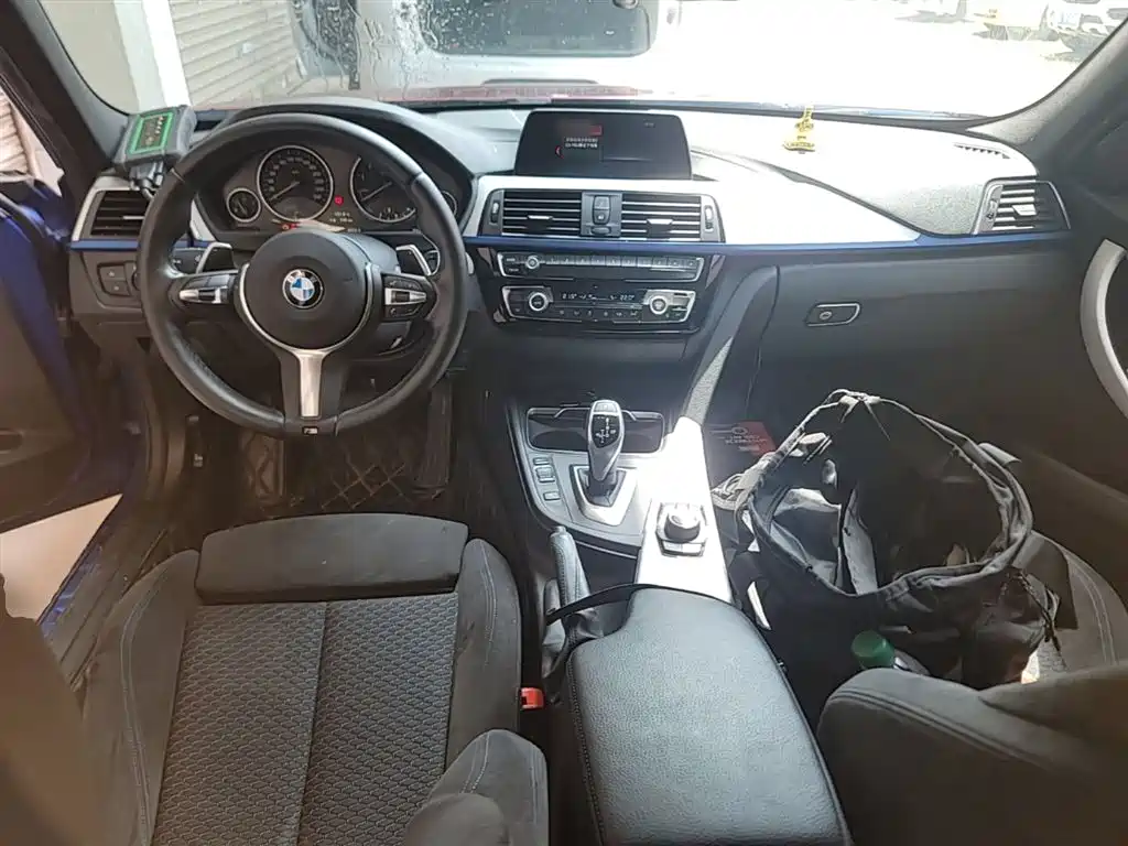 BMW 3 Series 2018 — фото 10